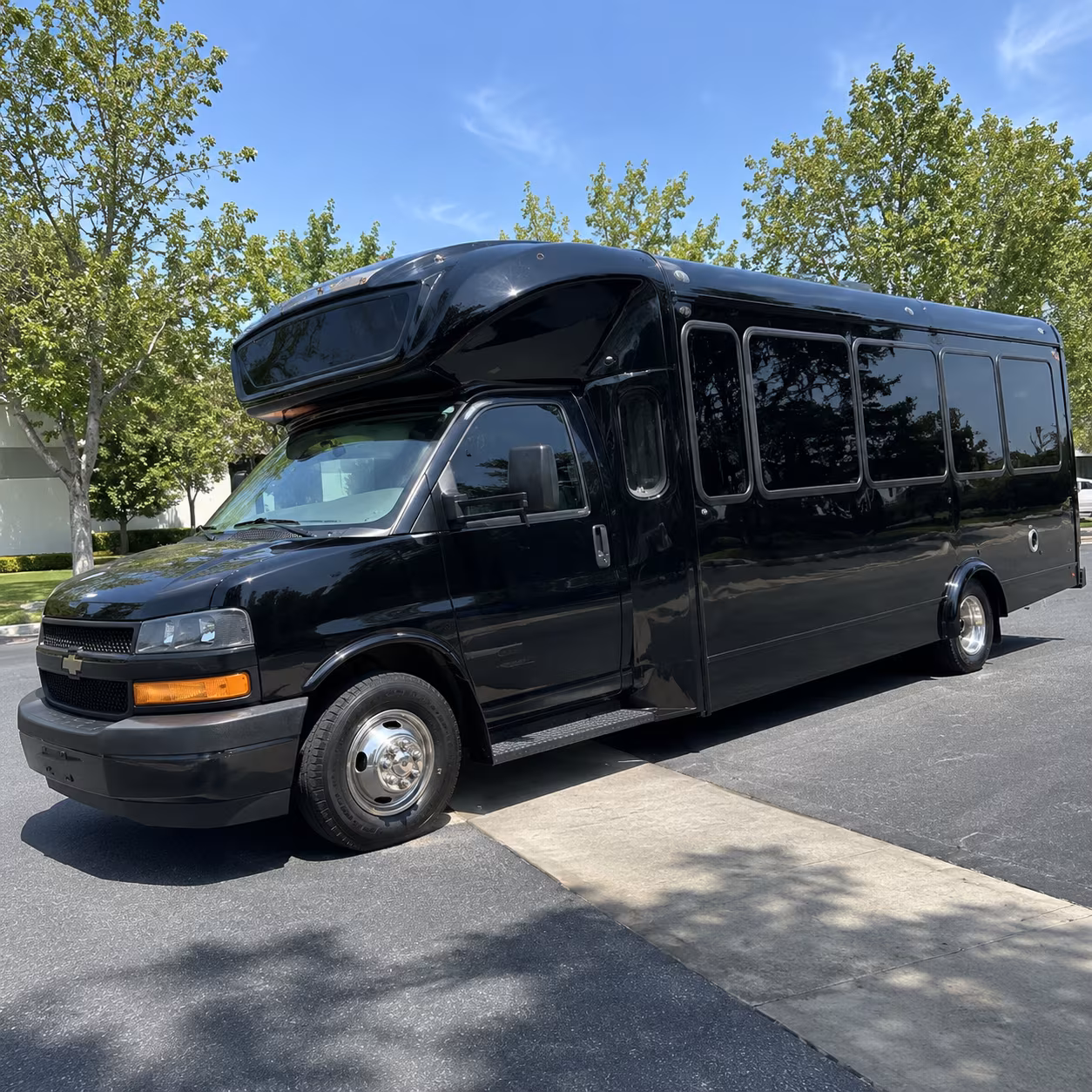 naples 15 passenger party bus